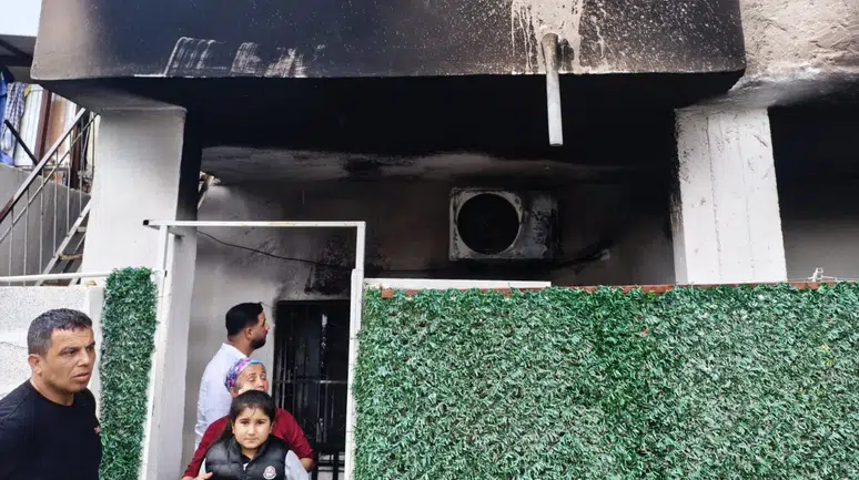 Mersin Tarsus’ta korkutan olay : Klima patladı, evde yangın çıktı!