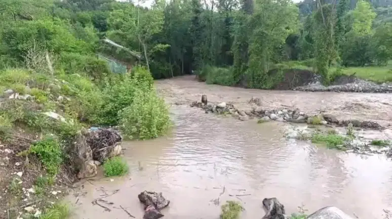 Zonguldak'ta taşkın riskine karşı 3 köyün köprüsü ulaşıma kapandı
