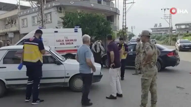 Hatay'da iki otomobil çarpıştı, 2 kişi yaralandı