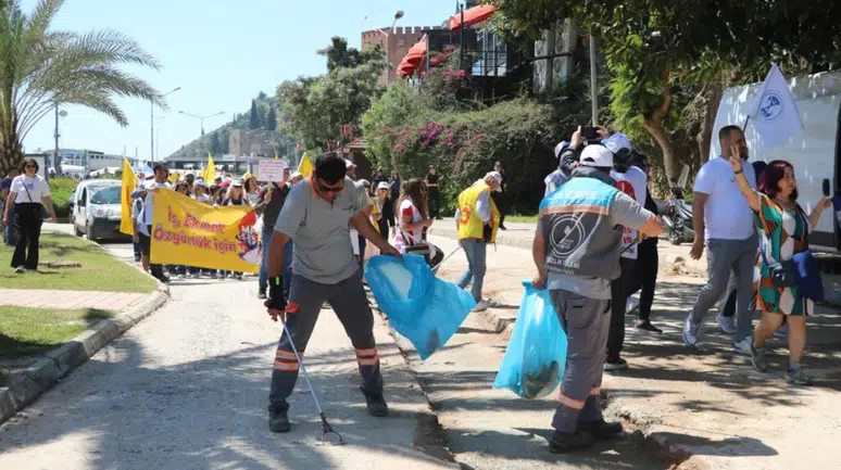 Alanya'da 1 Mayıs kutlamaları sürerken işçiler ise mesaiye devam etti