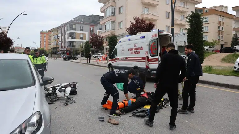 Nevşehir'de akılalmaz kaza : Park halindeki aracı görmedi , çarpıp yola savruldu