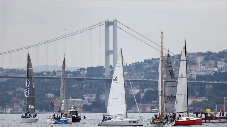 İstanbul Boğaz'ı gemi trafiğine kapatıldı