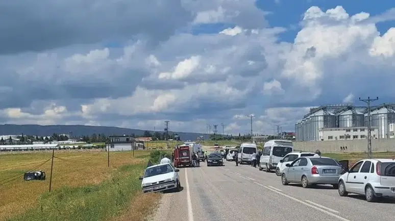 Adıyaman’da iki araç çarpıştı : 3 kişi yaralandı
