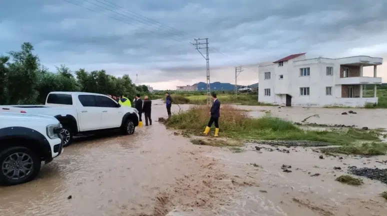 Hatay'da sağanak yağış derelerin taşmasına neden oldu