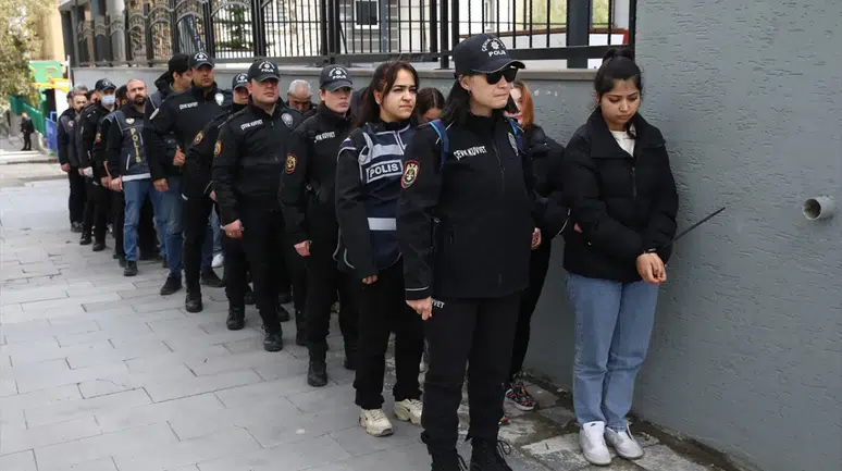 Erzurum merkezli 13 ilde dolandırıcılık operasyonu : 14 tutuklama