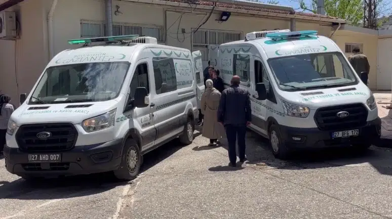Gaziantep'te peş peşe traktör kazaları : Tarlada devrilen traktörlerin altında kalan 2 çiftçi öldü