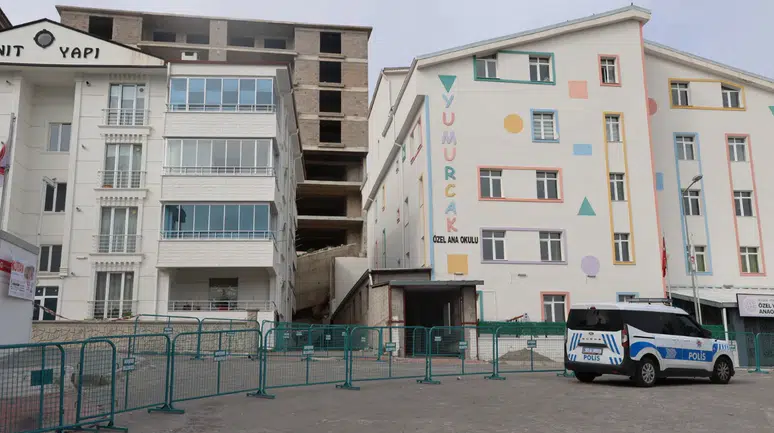 Nevşehir'de istinat duvarı çöken inşaat mühürlendi : 10 daire ve 2 eğitim kurumu boşaltıldı