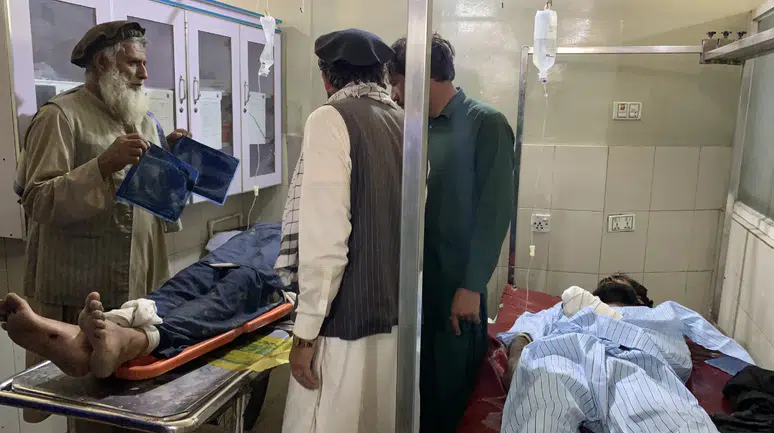 Afganistan'da kamyon devrildi: 22 ölü, 36 yaralı