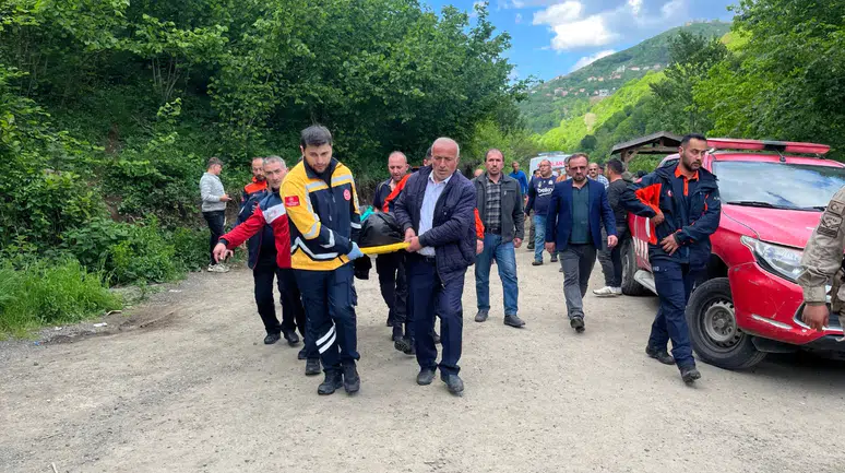 Gölete giren 15 yaşındaki çocuk boğularak yaşamını yitirdi