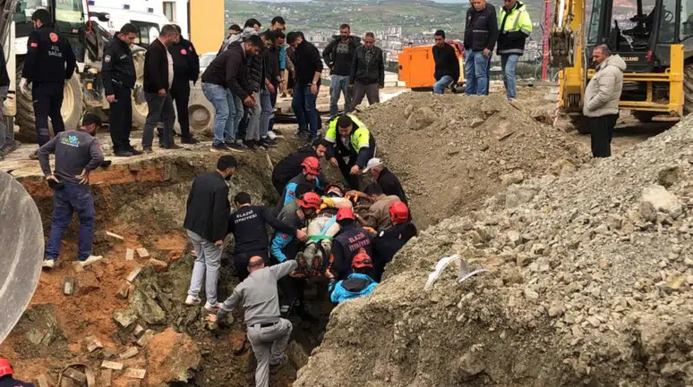 Elazığ'da kanalizasyon çalışmasında göçük meydana geldi