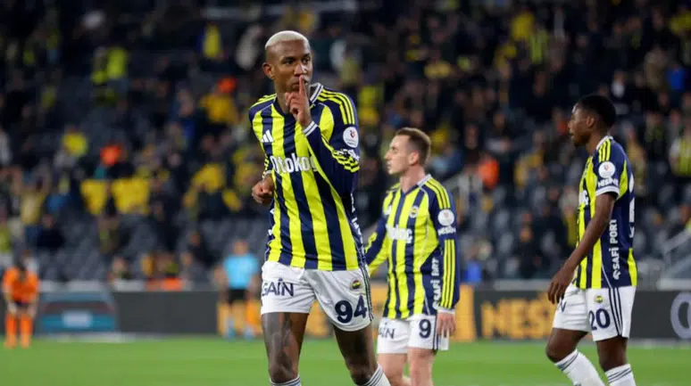 Fenerbahçe, Başakşehir karşılaşmasından galibiyetle ayrıldı
