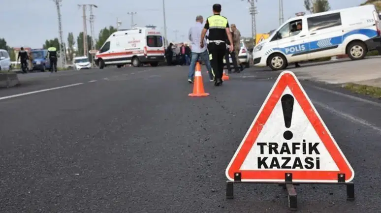 Balıkesir Bandırma'da 2 otomobil çarpıştı : 1 ölü, 4 yaralı