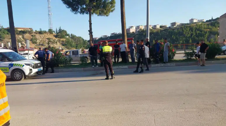 Mersin'de motosiklet refüjdeki direğe çarptı : 1 ölü