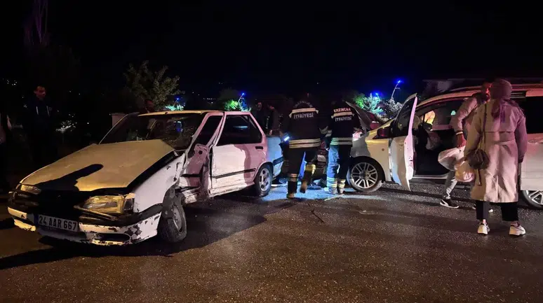Erzincan-Gümüşhane karayolunda kaza : Araçta sıkışan yaralıyı itfaiye kurtardı