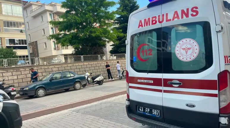 Kütahya Tavşanlı'da motosiklet hafif ticari araca arkadan çarptı : 1 yaralı