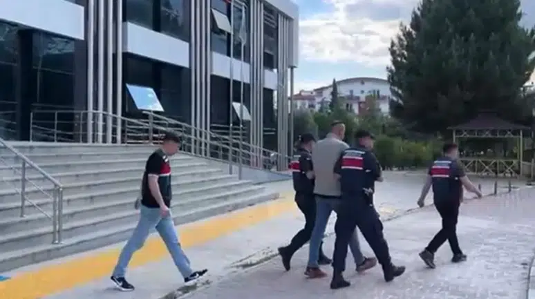 Burdur'da silahlı kavga : 1 kişiyi ağır yaralayan şüpheli tutuklandı