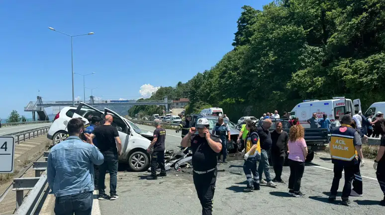 Rize'de ters yöne giren sürücü dehşet saçtı : 2 ölü, 3 yaralı