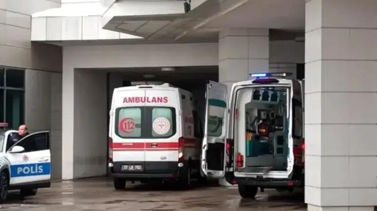 Parkta bıçaklanan 16 yaşındaki çocuk ağır yaralandı