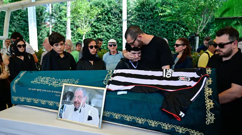 Gazeteci Reha Muhtar, İstanbul'da son yolculuğuna uğurlandı