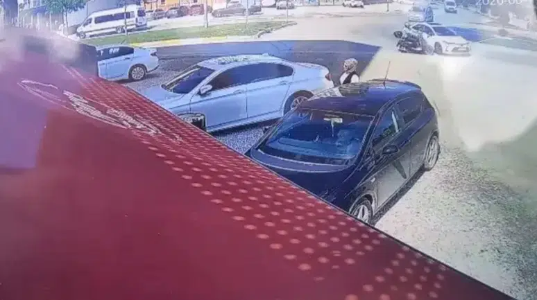 Aksaray'da otomobille çarpışan motosiklet sürücüsü yaralandı