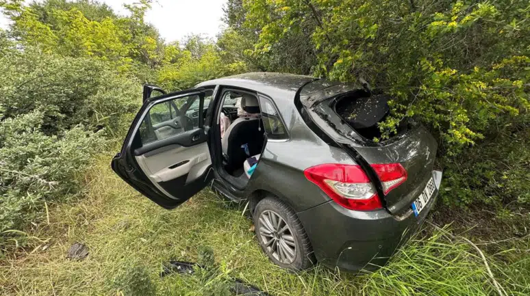 Çanakkale'de otomobil şarampole devrildi : 2 yaralı