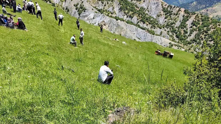 Çorum'da traktör devrildi : 56 yaşındaki adam yaşamını yitirdi