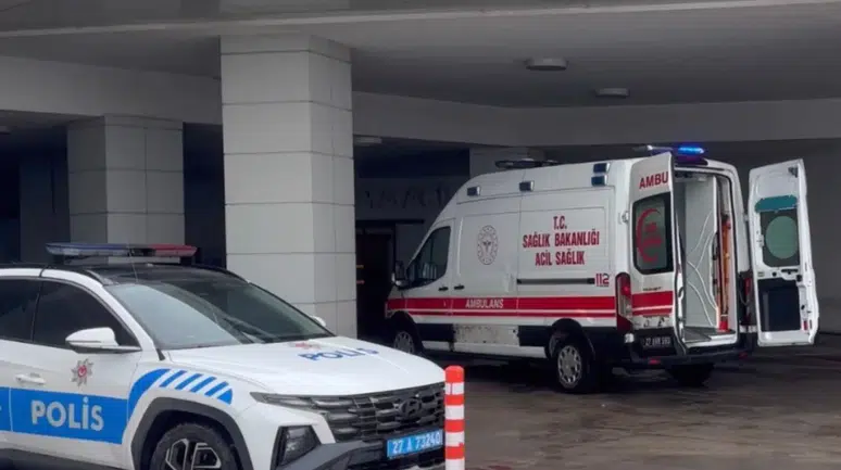 Karne günü parkta bıçaklanan lise öğrencisi öldü