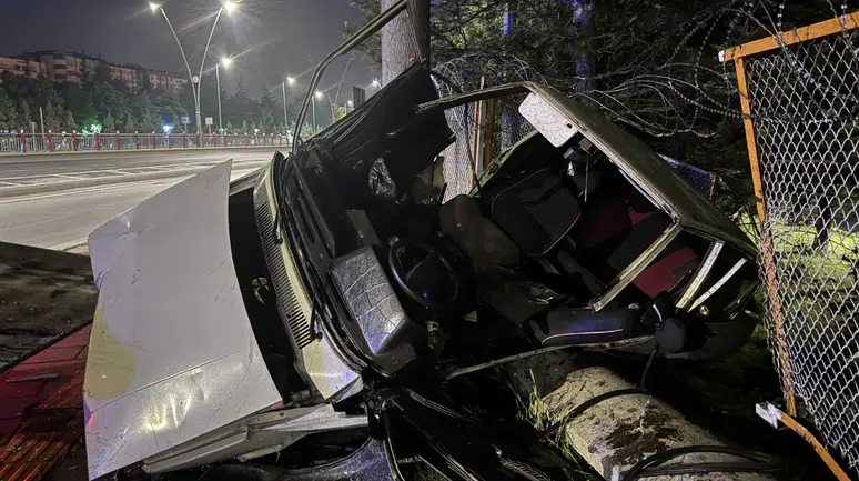 Kayseri'de kaza : Otomobil bahçeye uçtu, 3 yaralı