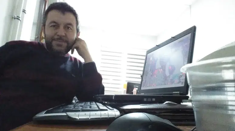 Kütahya'da feci kaza : Halk otobüsünün altında kalan bisikletli hayatını kaybetti