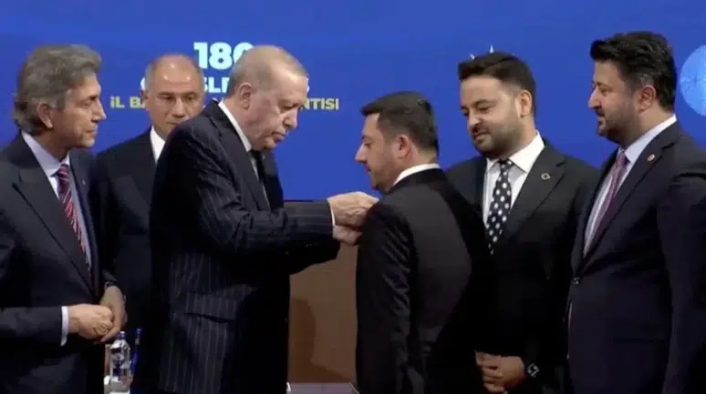 AK Parti’ye katılan belediye başkanlarının sayısı üçe çıktı