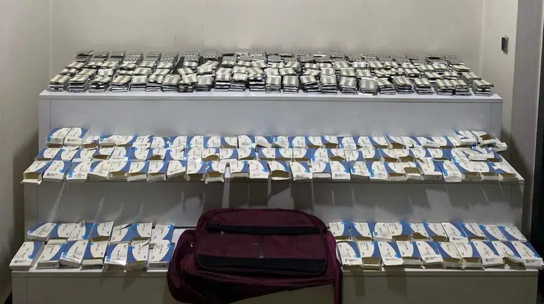 Elazığ'da narkotik operasyonu : Araçtan binlerce uyuşturucu hap çıktı, 2 kişi tutuklandı