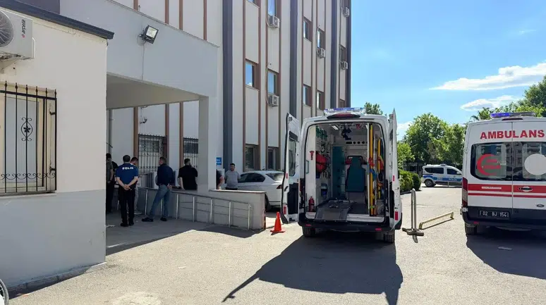 Adıyaman'da motosiklet şarampole yuvarlandı : 2 kişi yaralandı