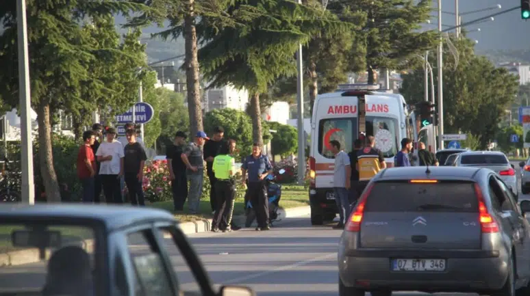 Kazada dili boğazına kaçan çocuğu vatandaşlar kurtardı