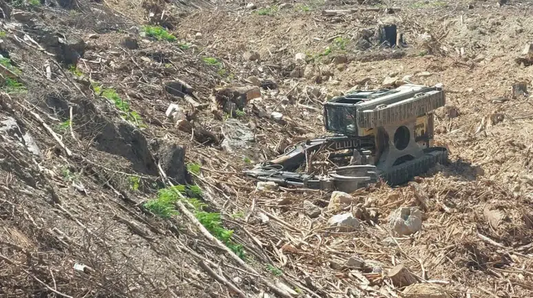 Antalya'da iş makinesi devrildi : Operatör hayatını kaybetti