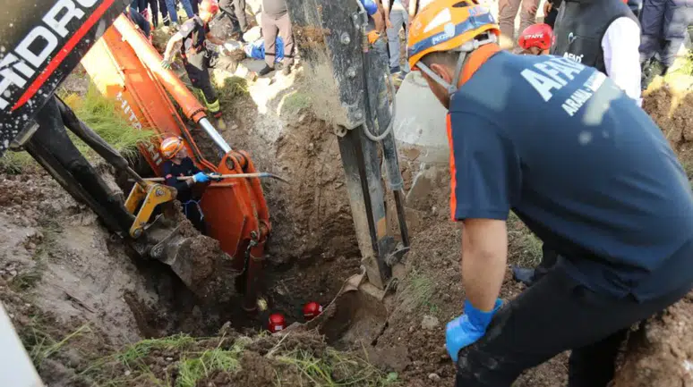 Kastamonu'da bir işçi toprak altında kaldı
