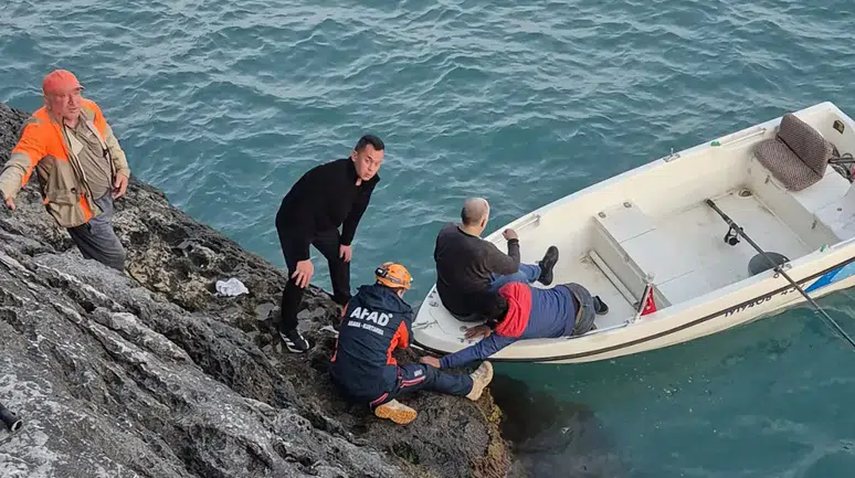 Zonguldak'ta balık tutarken kayalıklardan düşen adam için kurtarma operasyonu