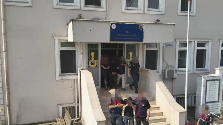 Sakarya'da 30 milyonluk kablo hırsızlığı operasyonu : 7 tutuklama