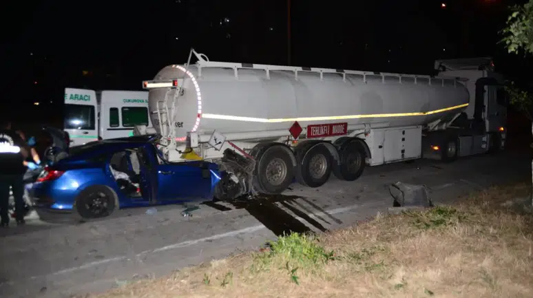 Adana'da korkunç kaza : Baba öldü, çocukları yaralandı
