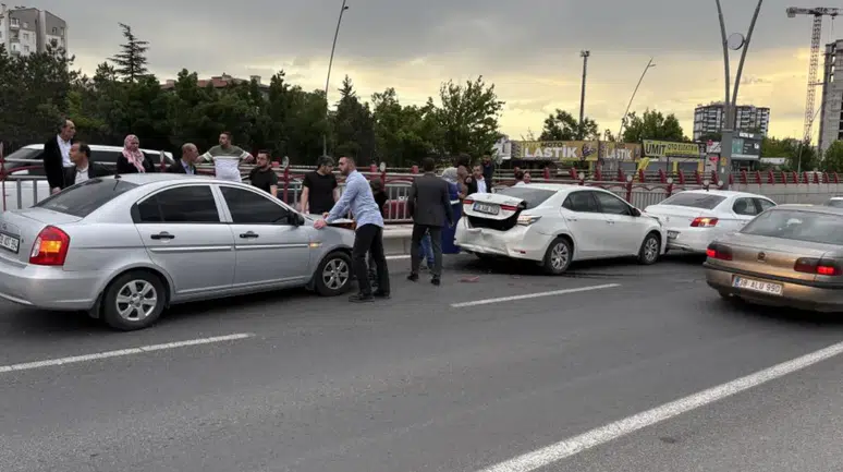 Kayseri'de alt geçitte zincirleme trafik kazası : 2 yaralı