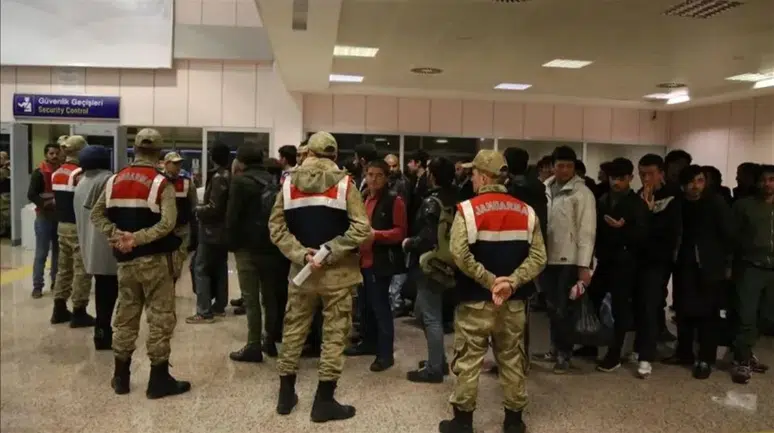 Çanakkale’de göçmen kaçakçılığı operasyonu : 37 düzensiz göçmen yakalandı