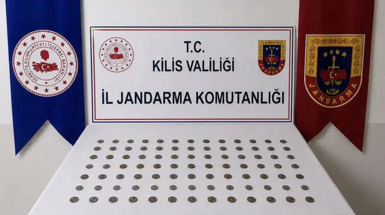 Kilis'te ticari takside tarihi eser operasyonu : 107 sikke ele geçirildi