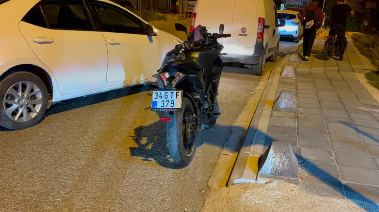 Düzce'de iki motosiklet yaya geçidinde çarpıştı : 3 yaralı