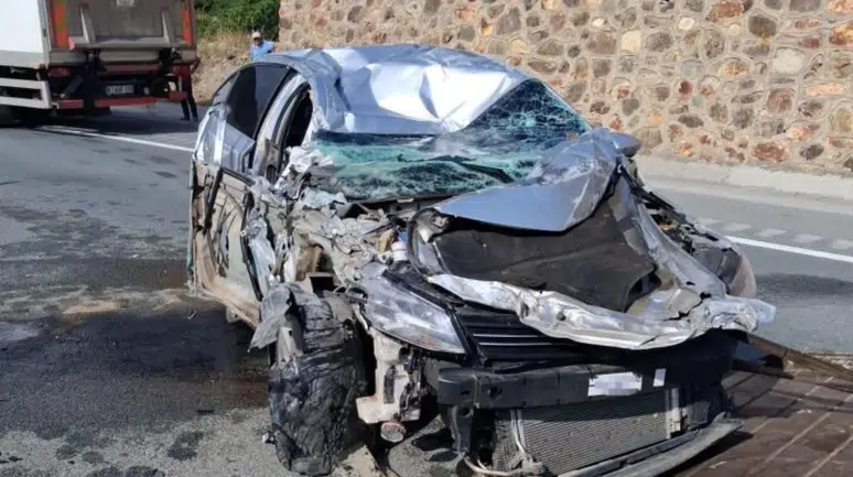 Gümüşhane'de otomobil, kamyona arkadan çarptı : 1 yaralı