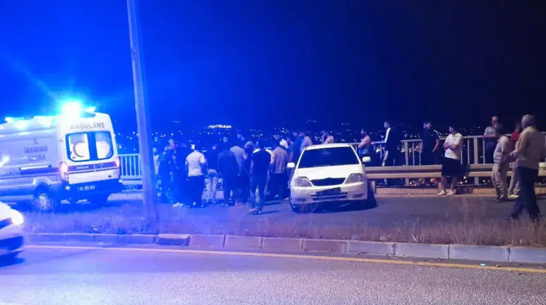 Adıyaman'da otomobil bariyerlere çarptı : 4 yaralı