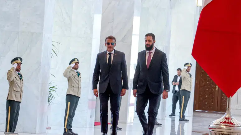 Şara ve Macron Ekonomi Forumu'nda konuştu