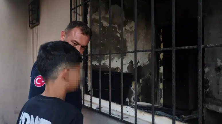 13 yaşındaki çocuk, çakmakla oynarken evi yaktı