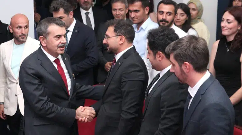 Bakan Tekin, öğretmen adaylarıyla buluştu