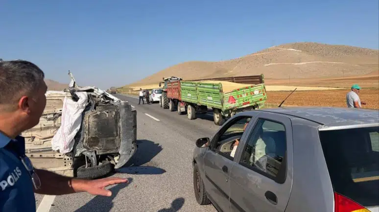 Karaman'da traktöre çarpan otomobil devrildi : 1 yaralı