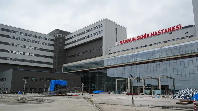 Samsun Bafra'da genç kadın 4'üncü kattan düştü