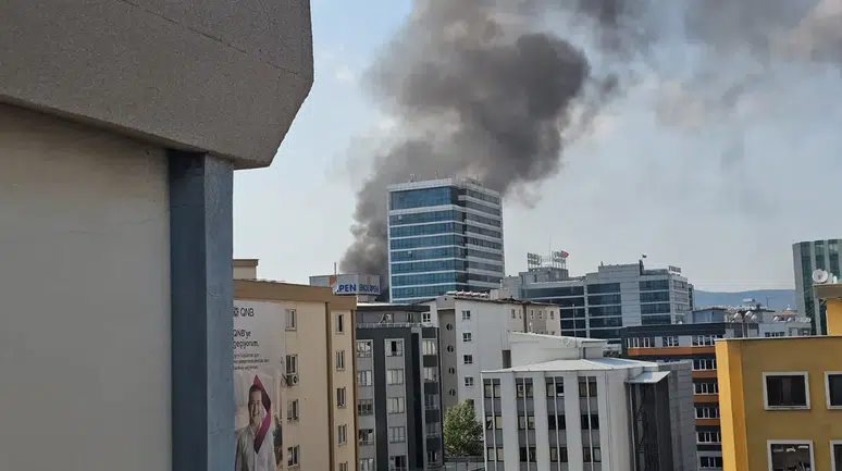 Gaziantep Halı Sarayı İş Merkezi'nde yangın paniği : İtfaiye müdahale ediyor